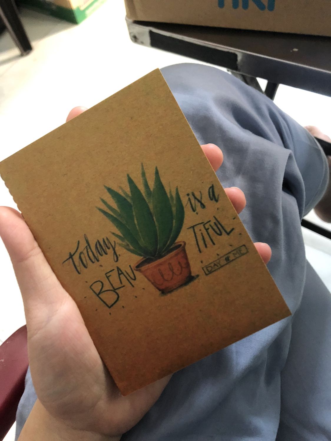 Mình mới đặt lúc tối thì sáng sớm đã được Tiki giao hàng tới ạ , shop còn tặng mình cuốn note nhỏ cảm ơn dễ thương lắm , sách mới và được đóng gói rất gọn gàng sạch đẹp . Nội dung thì mình chưa đọc nên chưa đánh giá được .