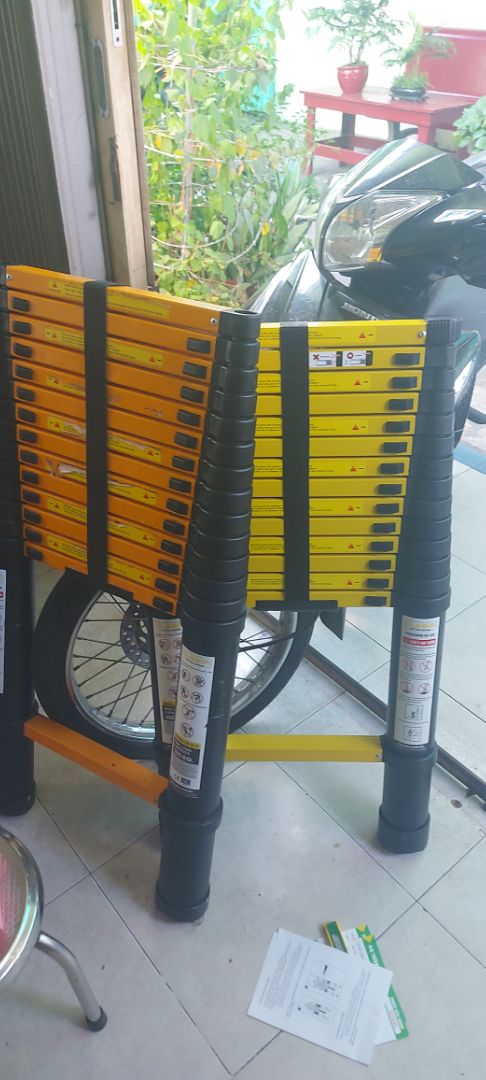 thang này rất mỏng,yếu cong vẹo khi leo mọi người cân nhắc khi mua trên tiki.khác với mấy thang sumika mua mấy lần trước!