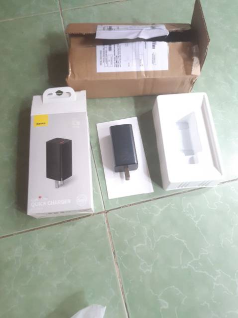 Sản phẩm giao không đúng với hình ảnh trên trang web, nếu thay đổi mẫu mã hoặc hết hàng, phải thông báo cho khách hàng biết nắm thông tin để lựa chọn. Yêu cầu Tiki liên hệ với Shop giao hàng lại đúng SP đã chọn, hoặc hoàn tiền để chọn SP khác.
Là khách hàng thường xuyên của Tiki, lần giao dịch này tôi cảm thấy cảm thấy không hài lòng, mong Tiki làm việc lại với các Shop, tránh xảy ra trường hợp này nữa và có phản hồi thông tin sớm về việc này.
Cảm ơn.