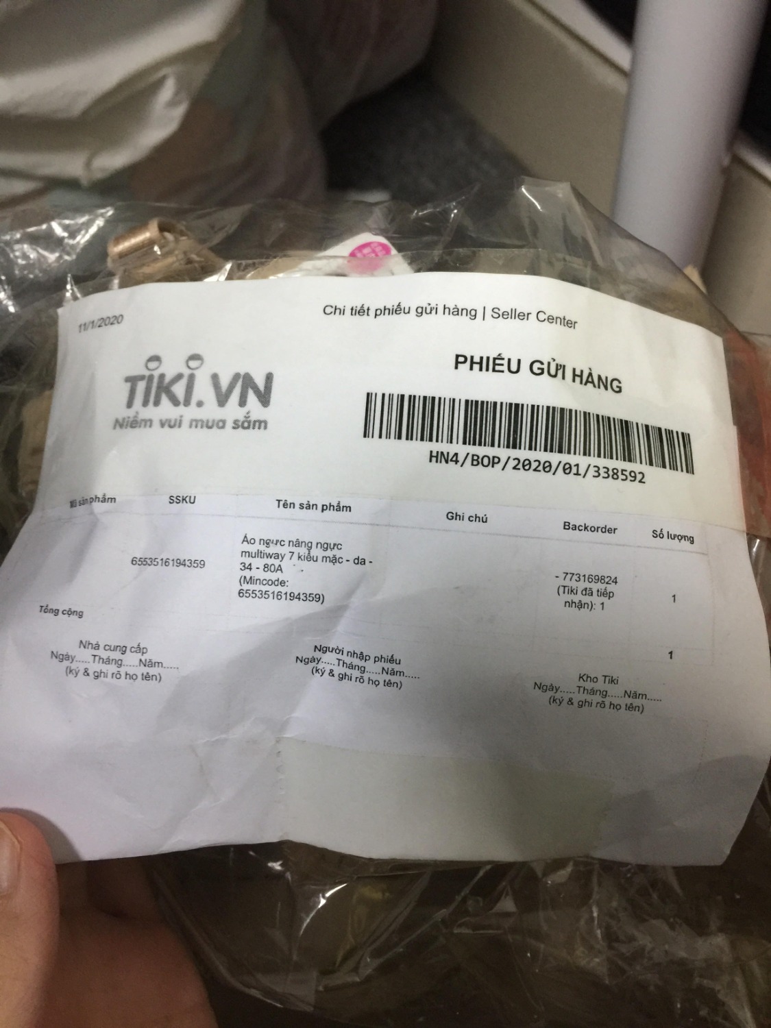 shop ơi mình đặt size 34 nhưng shop giao size 36 ko mặc được. hôm qua mình đã liên hệ *** cho tiki mà không thấy phản hồi gì. có gì tiki hỗ trợ cho mình đổi hàng với nhé.