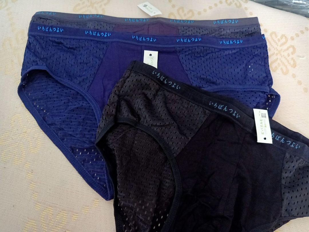 Tôi rất bất ngờ với thư cảm ơn này của shop. Tôi thấy shop bán hàng rất có tâm. Tôi không quan tâm nhiều đến size, tôi mua dựa trên thông số shop đưa ra, chồng tôi 78 kg  thấy mô tả để size XXL nên tôi mua luôn. Chồng mặc rất vừa. Vải rất mềm và mát, phù hợp mùa hè. Đơn hàng này tôi mua 3 san phẩm vừa ý hết. Cảm ơn tiki nhiều Tôi rất bất ngờ với thư cảm ơn này của shop. Tôi thấy shop bán hàng rất có tâm. Tôi không quan tâm nhiều đến size, tôi mua dựa trên thông số shop đưa ra, chồng tôi 78 kg  thấy mô tả để size XXL nên tôi mua luôn. Chồng mặc rất vừa. Vải rất mềm và mát, phù hợp mùa hè. Đơn hàng này tôi mua 3 san phẩm vừa ý hết. Cảm ơn tiki nhiều