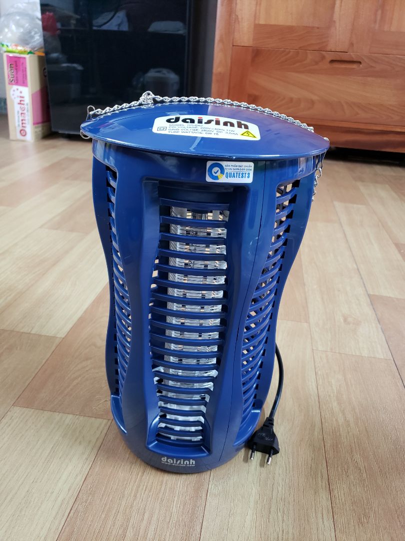 đèn hoạt động tốt, cứ 1 lúc lại nghe tiếng tạch 1 cái.