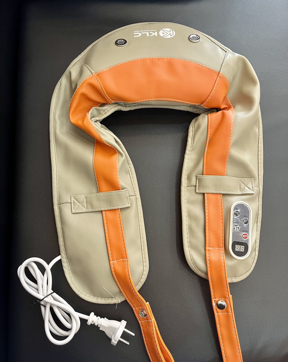 Giao hành rất nhanh. 
Mua về tặng bố, bố thích và vui lắm, khen đấm êm đỡ nhức lưng. Có 99 bài nên tha hồ xài lun.
Shop tư vấn nhiệt tình. Cám ơn shop giúp em lựa cho bố món quà ưng ý như thế này