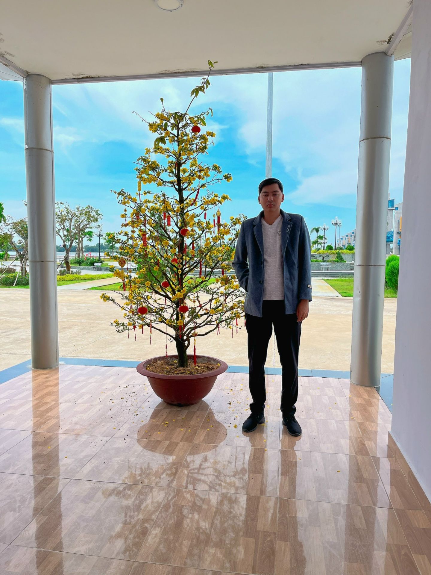 Đẹp ko bằng trên hình hơi xíu và cánh tay chưa đc dài tới cổ tay