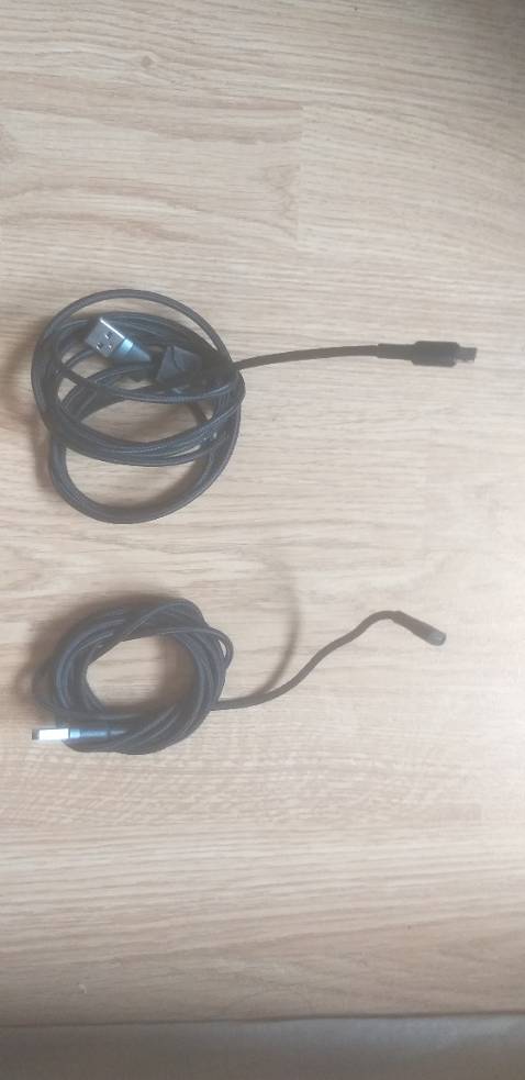 Đã sử dụng 1 lần. Tiện lợi do dây dài 2m. Dây bền dai. Đầu sạc khít. nhưng khi đi du lịch quấn gọn để vào balo thì bị cấn gãy đầu micro usb . Các bạn cần lưu ý chỗ này. Bên dưới là hình chụp cái mới mua và cái bị gãy đầu sạc.