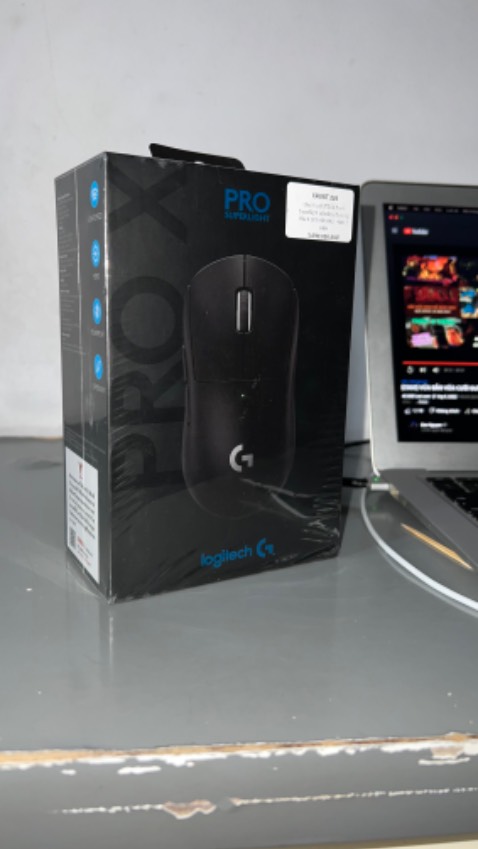 chuột rất nhẹ, so với những dòng chuột khác rất khác biệt, sensor tốt, control spray, aim csgo rất tốt