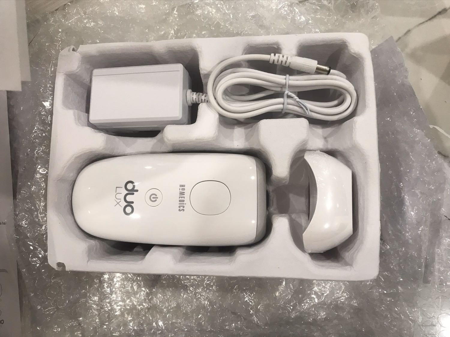 Máy triệt rất ok, mình triệt lông chân được 5 lần thì những lông cứng đã tự rụng dần, có thể rút ra được lông dễ dàng, lông mọc lại sau 3 lần đầu nhanh nhưng sang lần t4 thì chậm dần
Rất đáng tiền