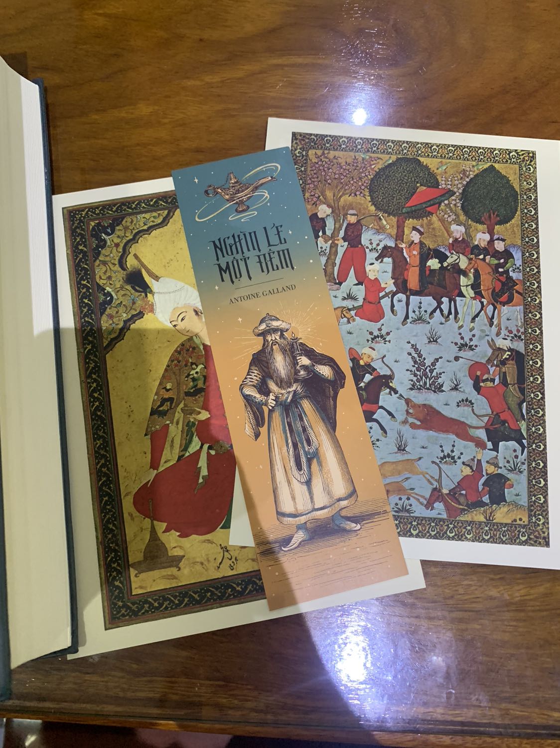 không biết gói sao mà mới giao hộp hàng bị bung keo gói hàng bị hở sách có hơi mớp mấy góc chút đỉnh k đc như mong đợi mong lần sau mua sách đc đóng gói kỉ hơn☹️