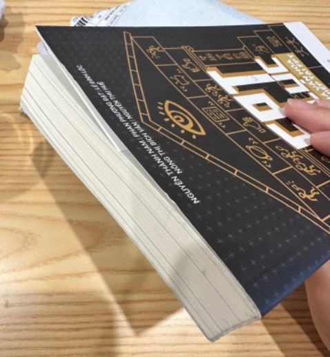 Sách mới nhưng rất bẩn và viền bị mủn có cảm giác sách dùng rồi