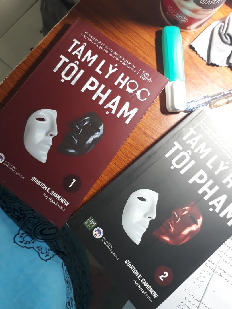 Sách mới toanh, đẹp. Tiki giao hàng nhanh, lúc đầu thấy hộp bị móp nên hơi sợ. Nhưng mở ra thì các con đều an toàn mới coong. Hào hứng quá h thì đọc sách th :)))