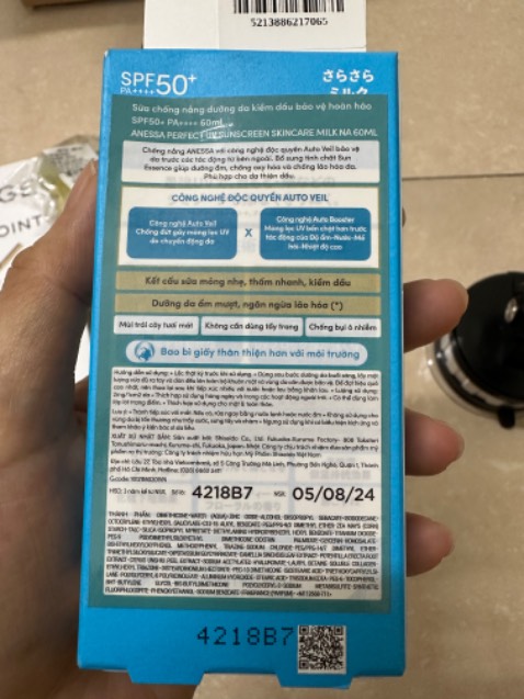 Loại này chống nắng rất tốt, kiềm dầu cho da, cũng không dễ trôi bởi nước, dùng tẩy trang hay sữa rửa mặt rửa thì sạch ngay. Mình hay dùng từ mấy năm nay, rất ổn. Date mới
