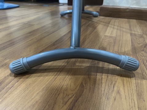 Chân bị cong do mối hàn + va đập. Tuy nhiên vẫn chấm 5* vì cảm nhận đẹp