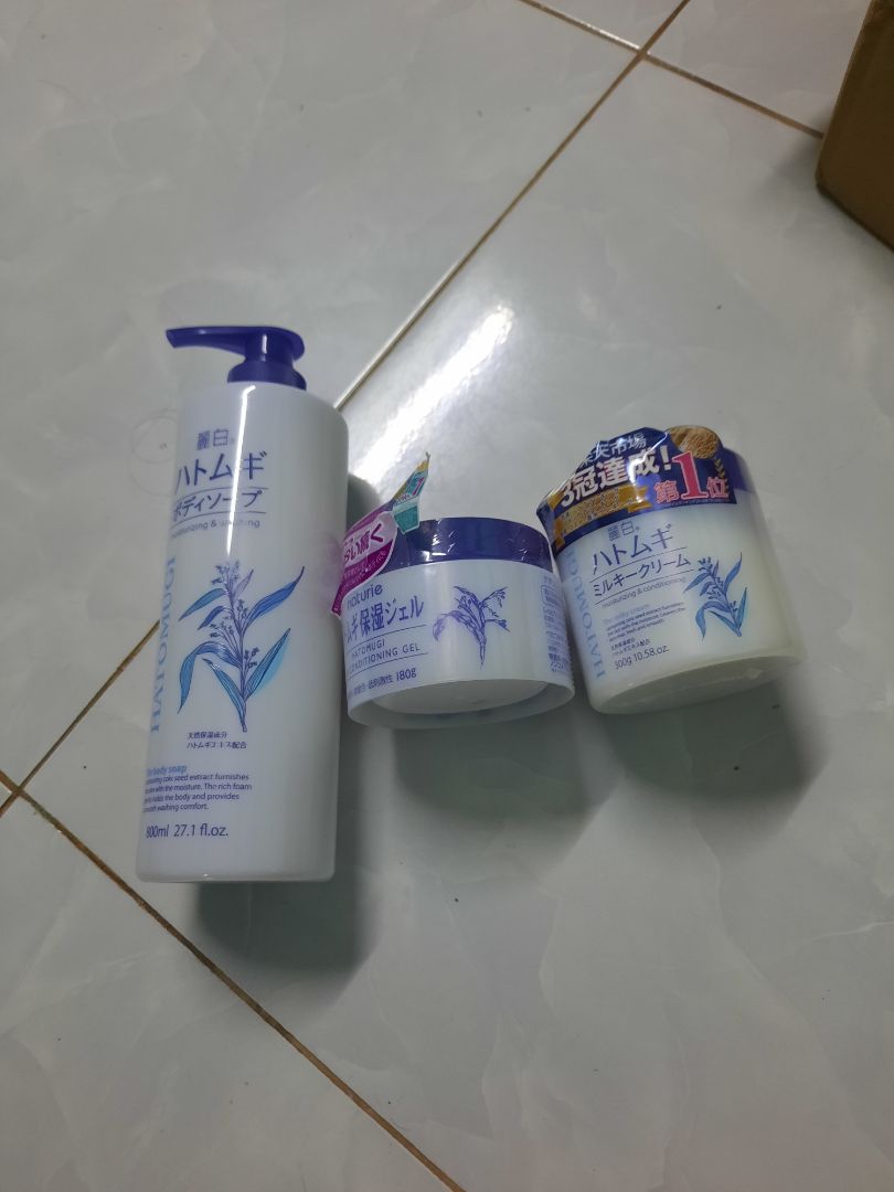 Sản phẩm đúng như ảnh và đóng gói cẩn thận. Về công chưa đánh giá được do mới sử dụng mấy ngày. Trước mắt thấy không kích ứng và mùi thơm nhẹ, lạ. Thời gian tới sẽ đánh giá thêm về công dụng. Tuy nhiên Tiki giao hàng chậm 2 ngày so với lịch dự kiến. Đề nghị Tiki cải thiện vấn đề giao hàng chậm hơn dự kiến.