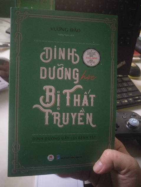 Chờ sách về thì nghe trên mạng đến chương 2 rồi. Nội dung thu hút. Sách được giao sớm hơn 1 ngày. Vì cùng là người phương Đông nên các bệnh và tập quán ăn uống, sinh sống giống nhau, vậy nên các phân tích trong sách là các vấn đề về sức khỏe mình đang quan tâm. Chờ sách về thì nghe trên mạng đến chương 2 rồi. Nội dung thu hút. Sách được giao sớm hơn 1 ngày. Vì cùng là người phương Đông nên các bệnh và tập quán ăn uống, sinh sống giống nhau, vậy nên các phân tích trong sách là các vấn đề về sức khỏe mình đang quan tâm.