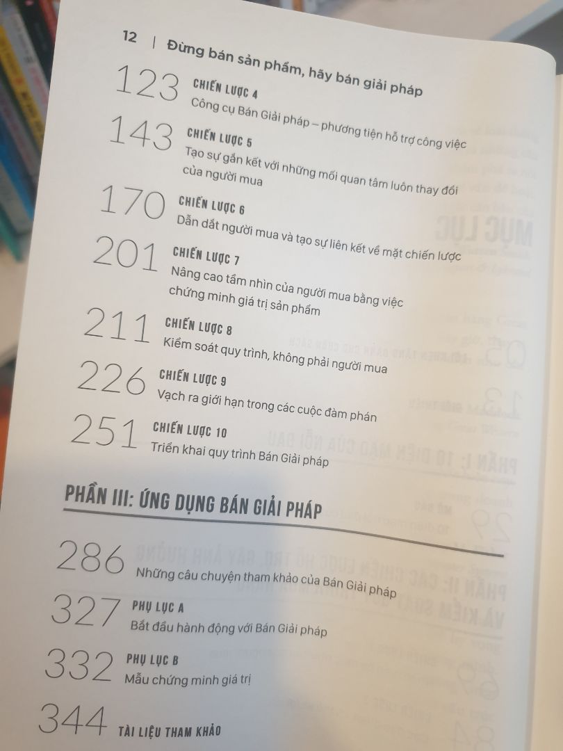 Chia làm các quy trình, giai đoạn bán hàng qua 9 ô. Nếu bạn bán hàng có kinh nghiệm 1-2 năm thì mô hình bán hàng 9 ô, bảng tính nỗi đau và câu chuyện sẽ giúp bạn làm tốt hơn. Còn người mới vào nghề có thể chưa hiểu hết giá trị