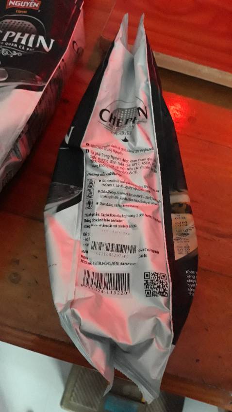 Mùi khét. Không thơm. Rất đắng. Hỏng biết hàng thật hay nhái đây????
So với mua trực tiếp siêu thị thì quả là 1 trời 1 vực. Chắc đổ bỏ. Chứ uống gì nổi????