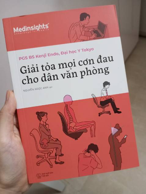 Sách hay, cách viết dễ hiểụ, ngắn gọn nhưng vẫn chứa nhiều kiến thức chi tiết về các nhóm cơ vai, lưng. Giao hàng nhanh, đúng giờ, shipper chu đáo, đóng gói kĩ.