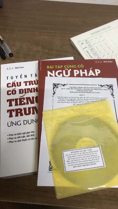 Sách cực dày, màu sắc bố cục không phải chê
Rất phù hợp với những bạn có dự định tự học như mình