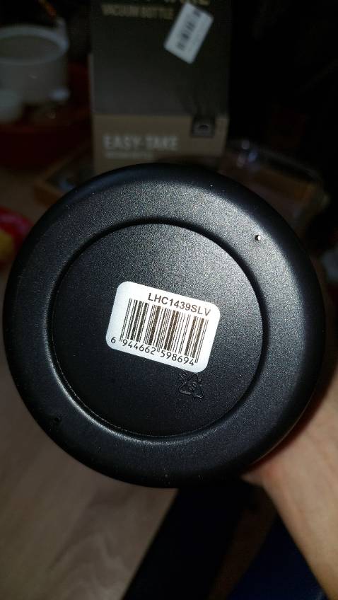 Giao hàng bị trễ 1 ngày, sản phẩm bị cấn móp ngay nắp bình nhìn rất mất thẩm mĩ, gần đáy bình có vết trầy sướt. Đề nghị Tiki mang đến đổi tôi cái khác hoàn hảo hơn.
Cảm ơn các bạn!