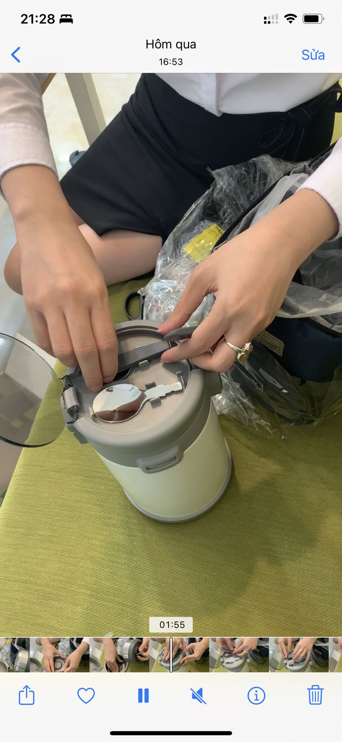 Hộp cơm không giữ nhiệt

Lần đầu trải nghiệm mua hàng trên Tiki hào hứng là thế, nhận hàng thấy đẹp như ý đã mừng, mà *** thử hnay mang cơm đi làm thì thất vọng tràn trề. Cơm canh nguội, hộp to đựng canh thì ấm hơn đc chút. Này mà vào mùa đông khéo lạnh ngắt mất. Khuyên các bạn ko nên mua. Mình muốn hỏi chính sách trả hàng