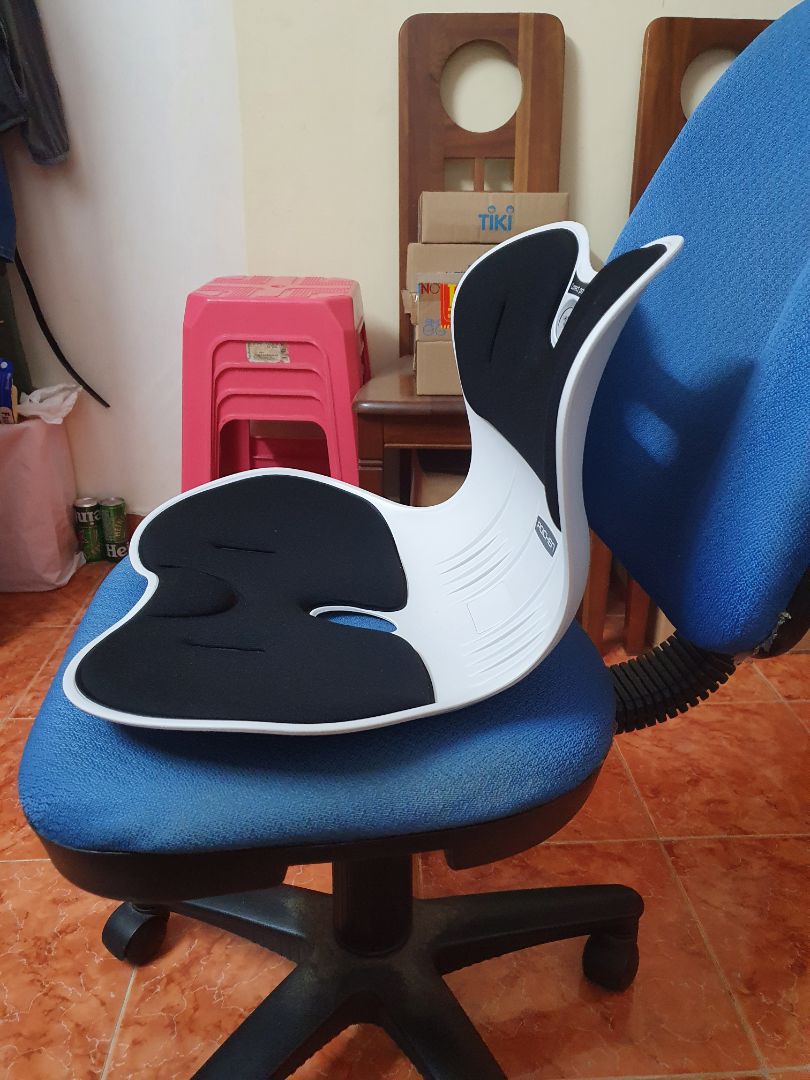 Nhà bán thân thiện, hiếu khách, trả lời nhanh lẹ. Đóng gói kĩ, chắc chắn.
Sản phẩm đẹp, êm lưng, ngồi đỡ mỏi lưng hơn bình thường. Tuy nhiên phải dùng lâu mới biết được có giúp không còng lưng hay không.
Nói chung là đáng mua.