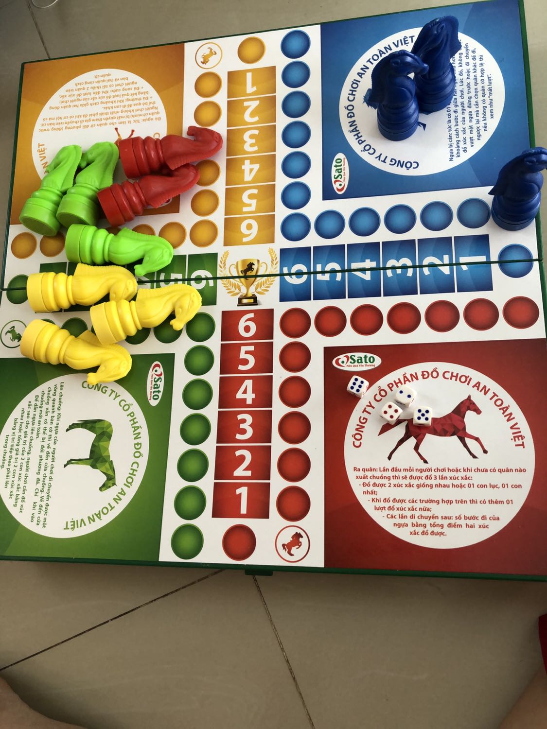 Hàng đóng gói ok nhưng khi tháo ra thì ngựa bị bể hết 5 con ngựa,hàng kém chất lượng,chưa chơi mà ngựa bị bể thế này rồi thấy buồn thật ?????????