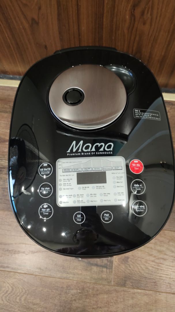 Tiki giao hàng rất nhanh, nhận hàng không vấn đề gì.
Nồi chỉ có nhãn năng lượng 2* nên không ưng lắm nhưng về ngoại hình thì nồi đẹp, nhiều chế độ, thử nấu cơm và làm sữa chua thấy ok, hi vọng nồi dùng bền.