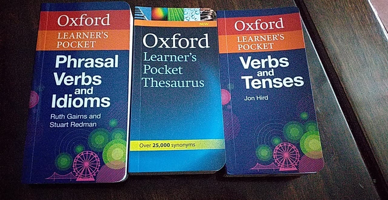 mua sách trên tiki thì khỏi bàn rồi, lần này mình nhận được hàng lâu hơn mấy hôm, nhưng chắc là do sách ngoại văn , sách được bọc bóng rất cẩn thận , còn đây là sách của oxford thì nội dung khỏi bàn rồi, nhỏ nhỏ, mang đi đâu cũng được, rất tiện lợi hihi...