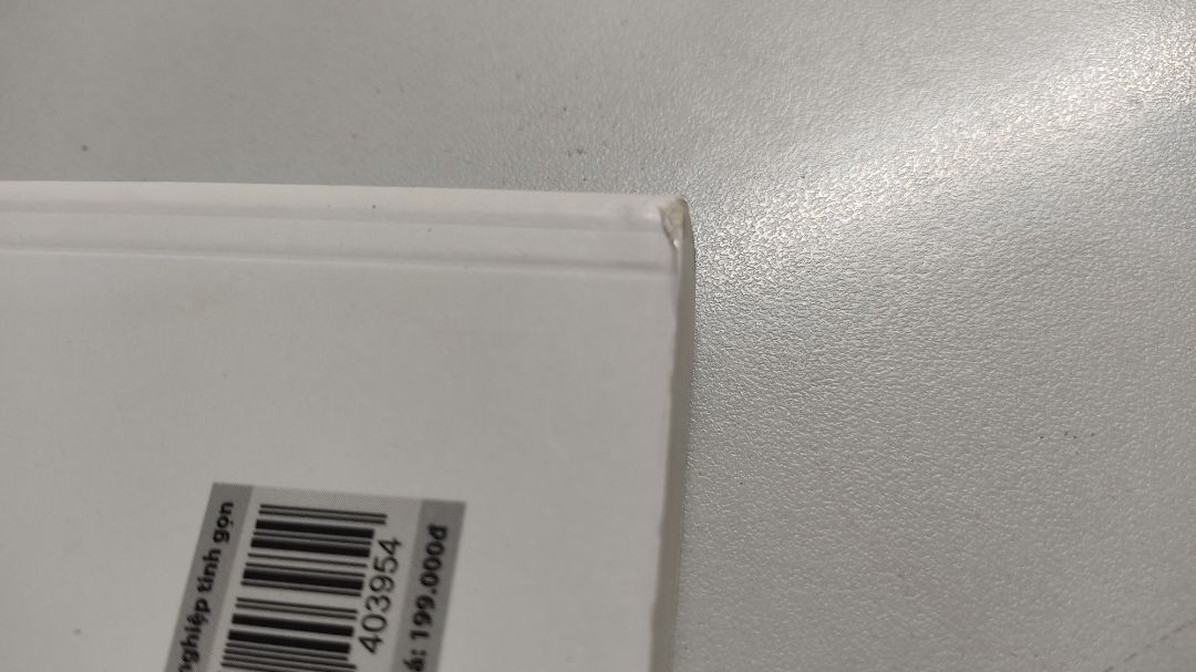 chất lượng sách tuyệt vời, góc cạnh sách bị nhúm lại có thể do bị rơi rớt