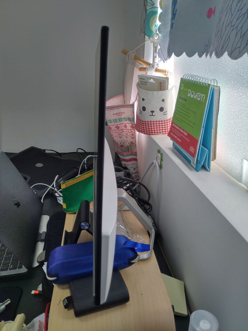 Cty kêu mua chứ đó giờ ko thích HP. Tuy nhiên nhận xong xài 1 thời gian mê ghê, giá vừa phải nhưng mỏng, nhẹ, độ phân giải ok cho làm việc và đỡ mỏi mắt.