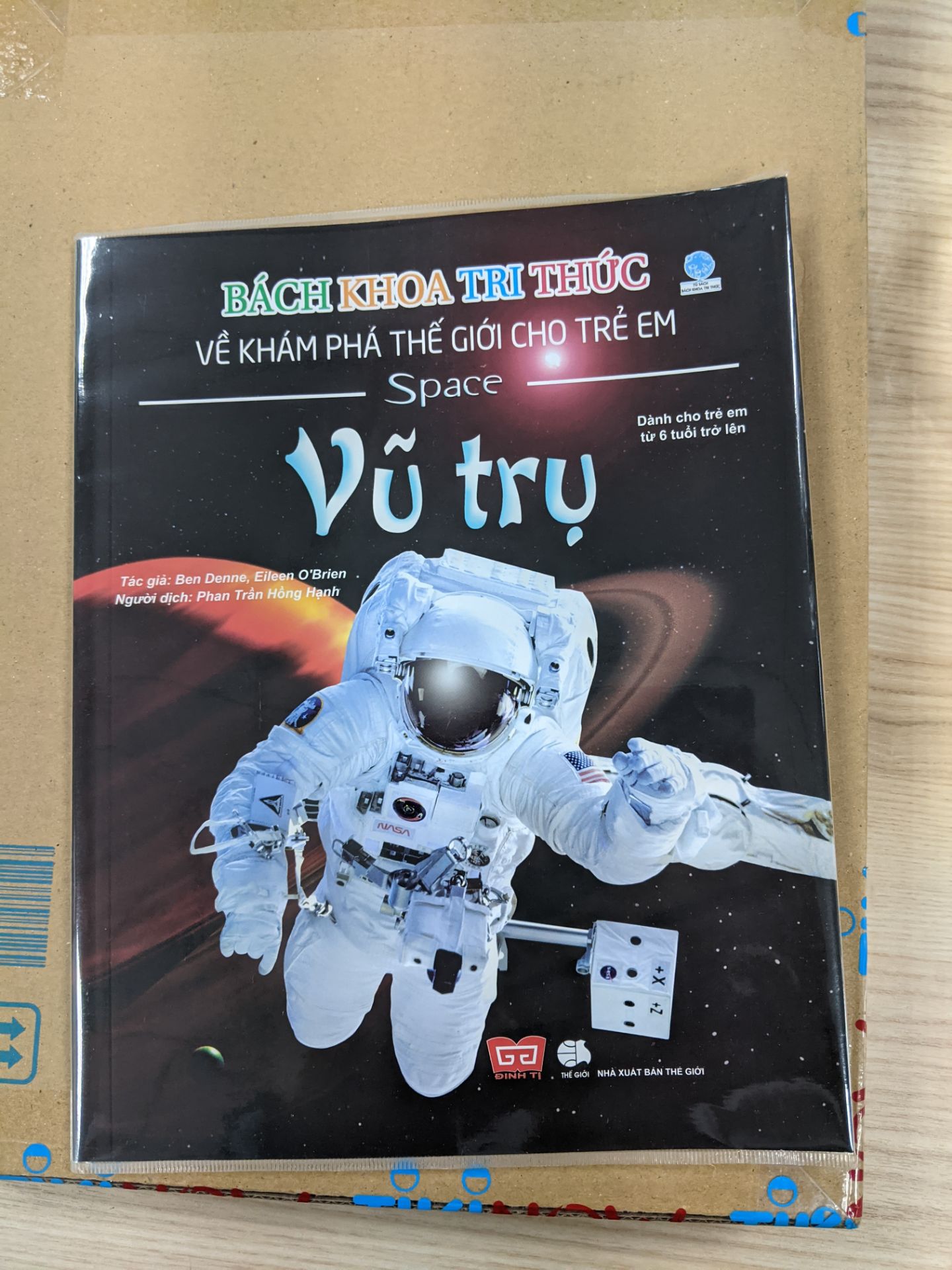 sản phẩm ok, chất lượng giấy ổn trong tầm giá. Giao hàng nhanh, nhưng giao không đúng địa chỉ đặt hàng