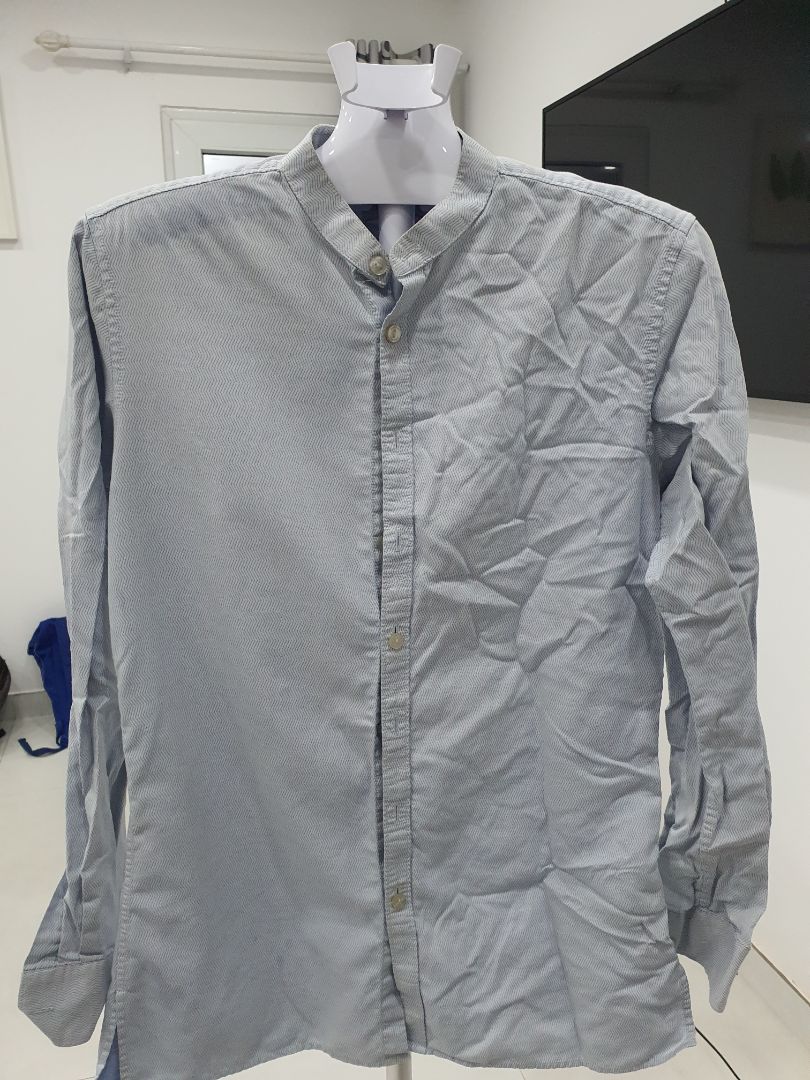 Tiki giao hàng nhanh, mua bằng thẻ master còn đc giảm 100k. Hàng giao đóng gói kỹ. máy chạy rất êm, hơi nước phun ra đều. Ủi áo thẳng ngay từ lần đầu sử dụng. tuy nhiên cũng tùy vào chất liệu vải, có 1 số vải ủi cũng không thẳng 100% lắm.