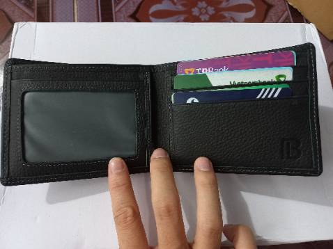 Chuẩn da bò sáp bên trong lót da lợn, đặc biệt thích kiểu da này, cảm giác sần sần cầm nắm sờ rất sướng, mình đã dùng 1 thời gian và hài lòng với mức giá. 5*