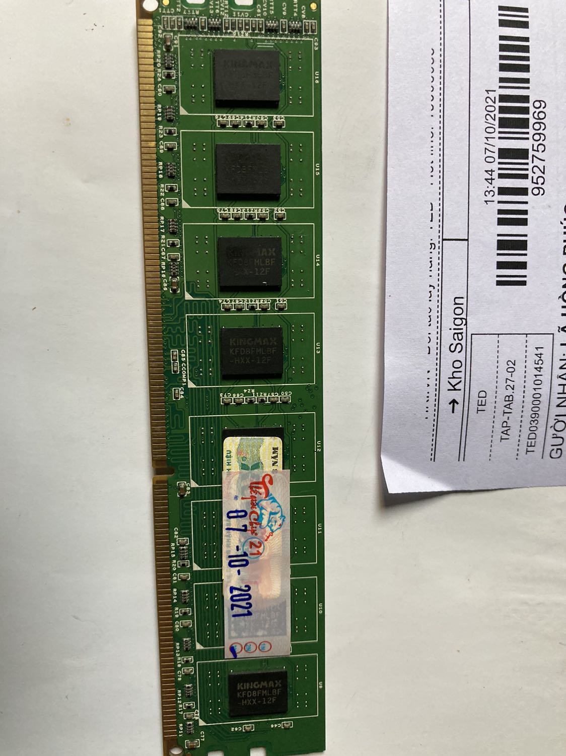 Mới mua về , mở sp ra xem thì sp dính toàn dầu hoả, người bán hình như ko quan tâm tới vấn đề cháy nổ thì phải, lỡ sơ ý gắn vô máy chắc cháy luôn cái main board. Chưa rõ là do người bán vô ý hay biết sp lỗi cũng nhắm mắt đem giao, đã phản hồi Tiki yêu cầu đổi lại , chờ phản hồi, nếu mọi chuyện giải quyết êm đẹp sẽ cập nhật lại phản ánh này. Hơi bực!