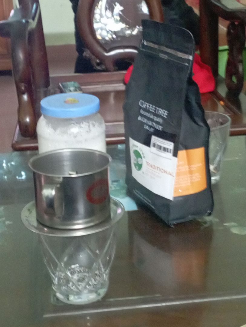 hàng mới sản xuất, hạn sử dụng lâu, e chưa uống cà phê bao giờ nên ko có kinh nghiệm đánh giá hương vị nhưng thấy ko ngon lắm hay do ko hợp khẩu vị, nhưng bố bảo ko ngon, e cũng k rõ do bố k quen vị này hay ko ngon thật,nên cho 3sao