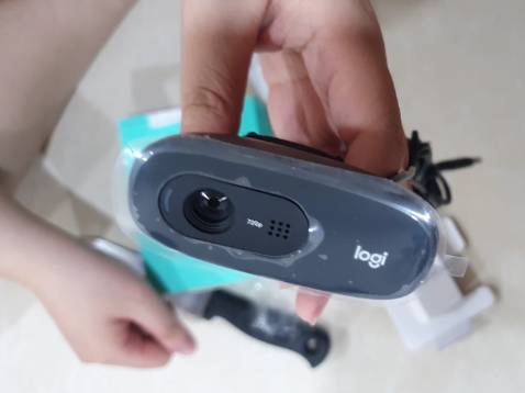 giao nhanh, nhỏ gọn dễ xài, chất lượng hình ảnh tốt, bắt đc ánh sáng tự nhiên nên quay buổi sáng thì ok, còn quay buổi tối thì hơi hạt