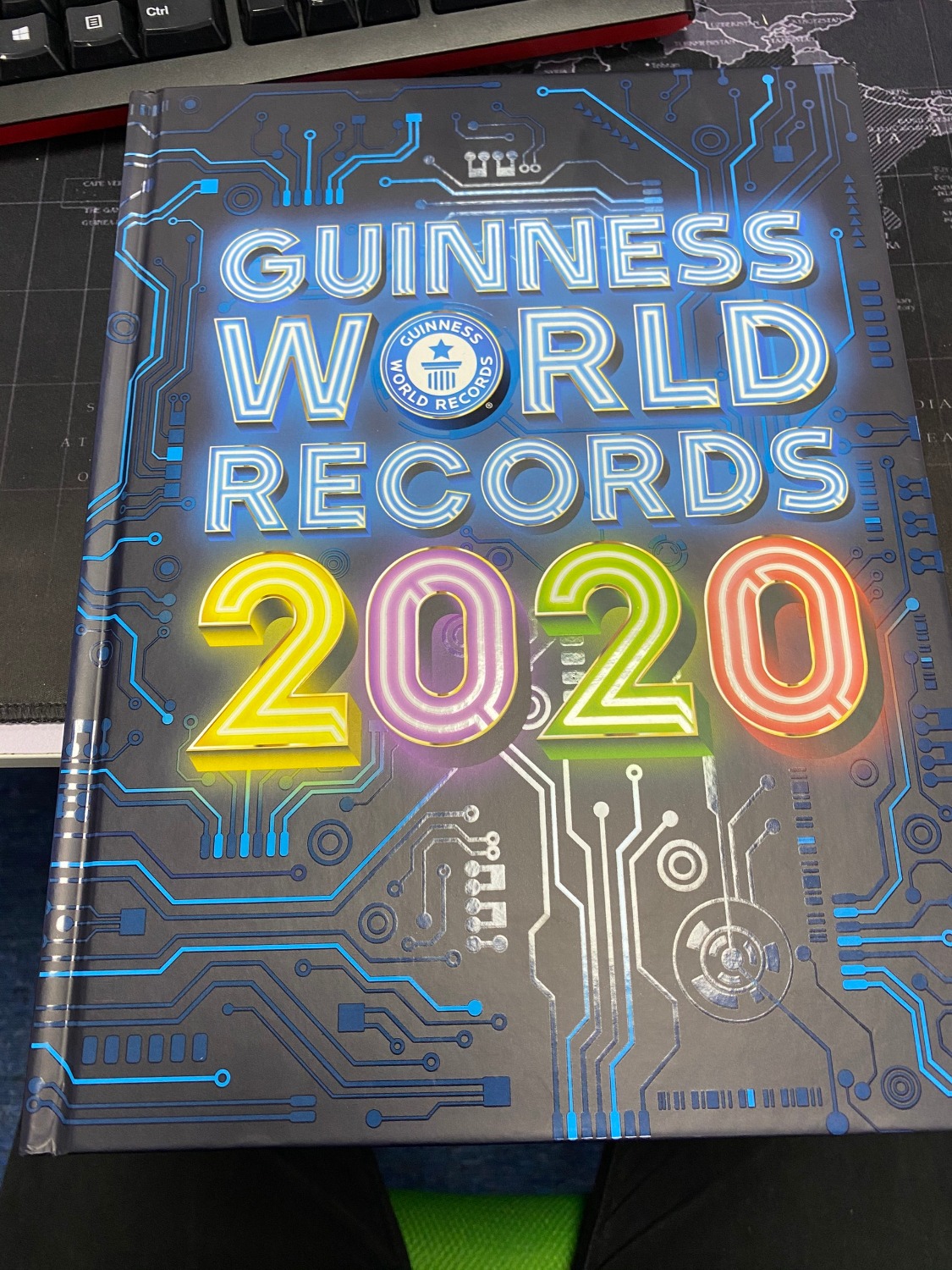 Nội dung sách ko có gì phải bàn, Tiki giao hàng nhanh nhưng sách bị mẻ 1 góc :))