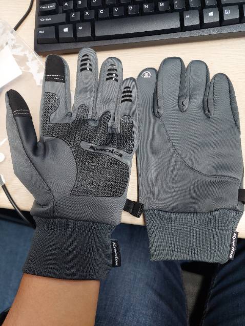 Hàng tốt nhé, đóng gói rất kĩ, đẹp. Dùng được cảm ứng điện thoại, chống nước được, mình đã thử đổ lên. Rất đáng tiền.
Tiki Now giao nhanh thật sự. Đặt lúc trưa mà chiều là có rồi.