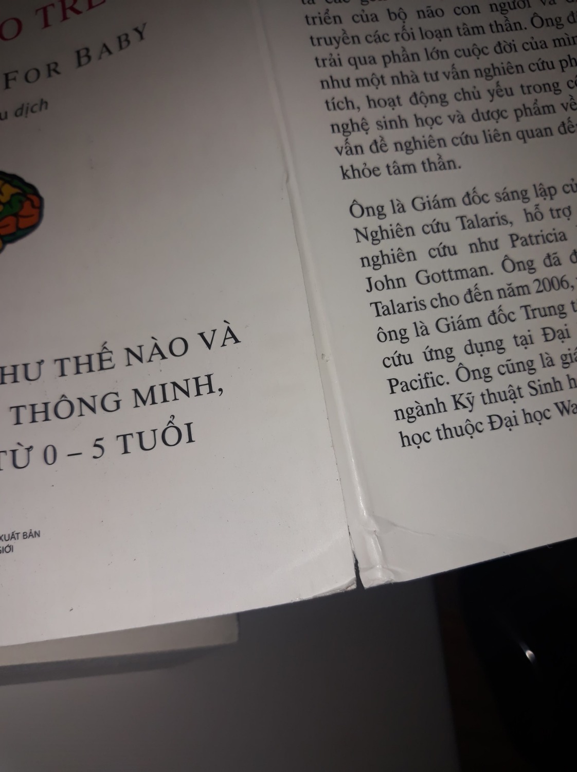 Đây là lần thứ 2 trong vòng 1 tháng mình đặt mua sách ở Tiki nhưng thật sự thất vọng về cách đóng gói ẩu. Lần đầu thì gập cuốn sách khổ to lại để cho đặt vừa vào cái hộp nhỏ. Và lần này thì dùng dao rọc giấy để cắt hộp và cắt vào luôn cả sách của mình.