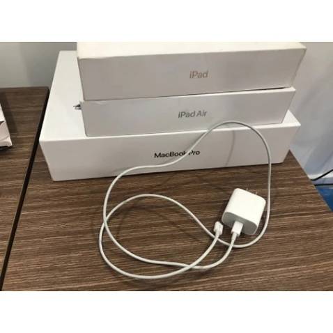 - Dây đẹp chắc chắn to hơn dây theo máy rất nhiều
- chính hãng baseus, dùng nhiều rồi ko có gì để chê
- vào pin nhanh, hỗ trợ truyền dữ liệu
- shop giao hàng nhanh, lần sau lại ủng hộ shop