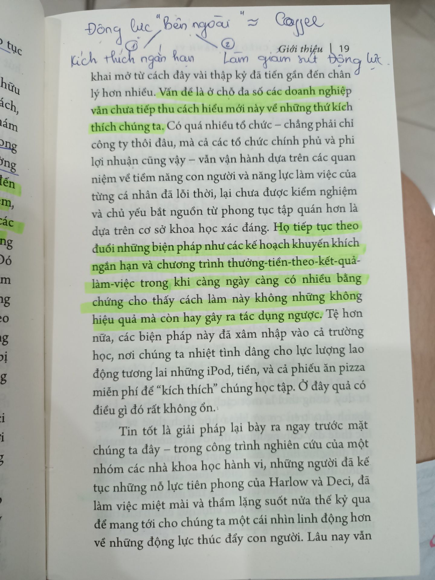 Mình chuẩn bị tốt nghiệp ngành HR nên đây là cuốn sách cực kỳ hữu ích, đặc biệt với những bạn làm về C&B. 
Không những trong lĩnh vực nhân sự mà trong làm việc giữa con người để biết cách tạo động lực hiệu quả cao mà chi phí thấp với nguồn lực có hạn.