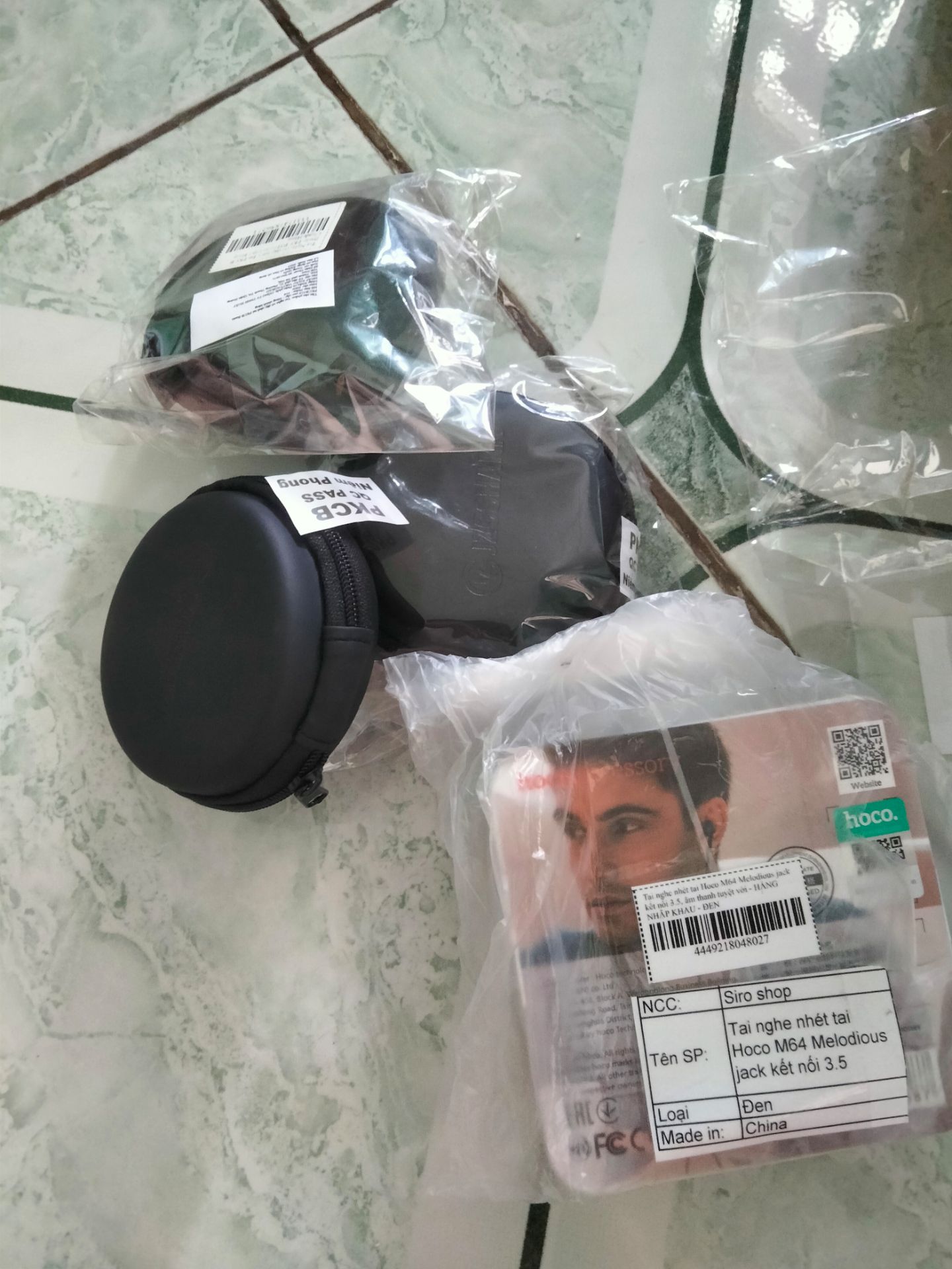 giao hàng+đóng gói+chất lượng tai nghe to ko bị rè