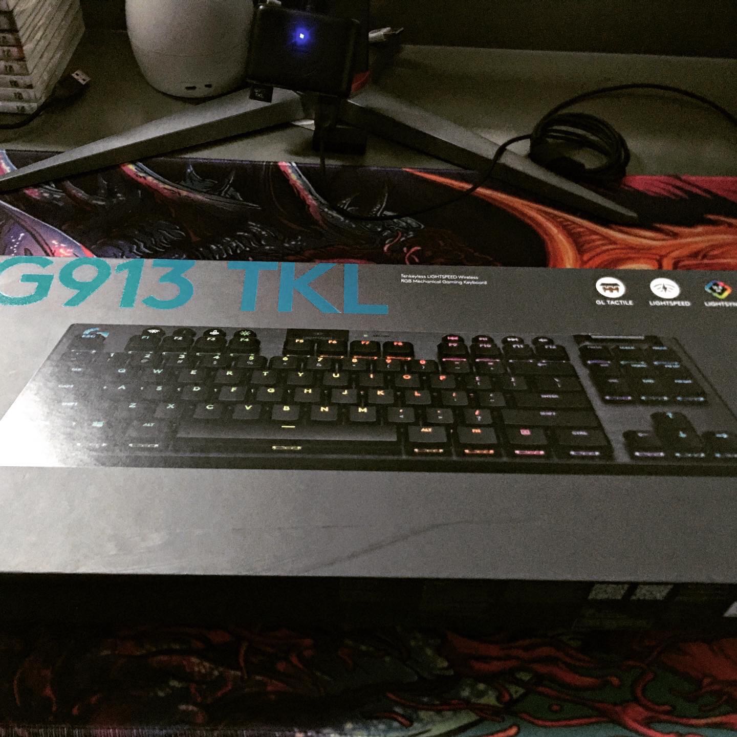 bàn phím sử dụng rất tốt, giá tuy cao nhưng chất lượng hơn rất nhiều, xứng đáng với số tiền bỏ ra, tiki lại giao hàng rất nhanh