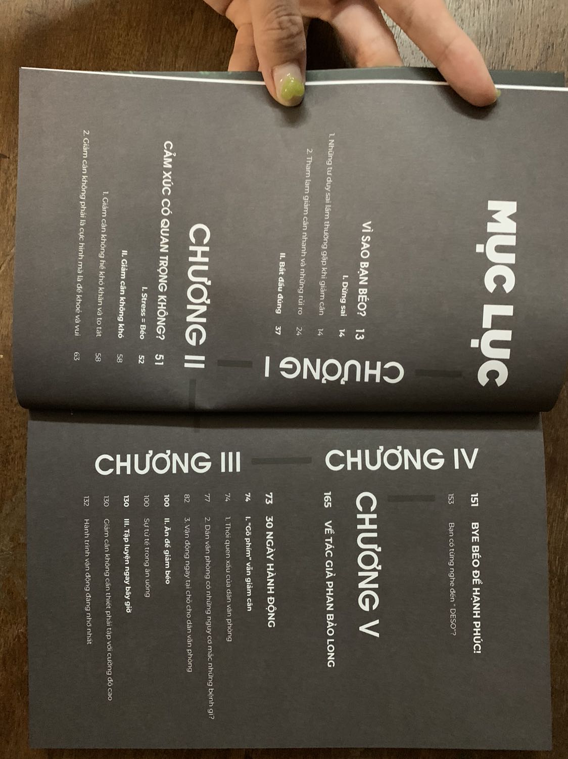 1. Đóng gói kĩ và giao hàng nhanh hơn dự kiến 3 ngày. Tuy nhiên mình ko thích cách đóng gói bọc nilon ép lại như vậy lắm vì vấn đề tái chế. Nhà phân phối nên tìm cách khác phù hợp hơn.
2. Sách in đẹp màu rõ. 1. Đóng gói kĩ và giao hàng nhanh hơn dự kiến 3 ngày. Tuy nhiên mình ko thích cách đóng gói bọc nilon ép lại như vậy lắm vì vấn đề tái chế. Nhà phân phối nên tìm cách khác phù hợp hơn.
2. Sách in đẹp màu rõ.