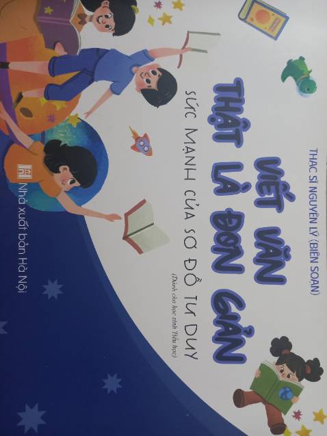 Sách dùng sơ đồ tư duy để khơi dậy khả năng sáng tạo cho trẻ em khi tiếp cận với môn tập làm văn. Mỗi chủ đề có dàn ý được minh họa rõ ràng bằng ngôn từ đơn giản, dễ hình tượng. Sách phù hợp cho khối cấp I bắt đầu học môn tập làm văn.