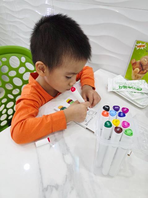 Thiên Long ra bộ SP này rất tuyệt vời. Nhưng nen bán riêng mấy quyển tô màu thêm vì rất dễ thương