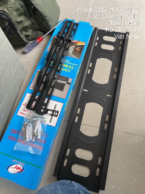 Khung treo quá mỏng, không thể nào treo được TV 65” như trong mô tả.