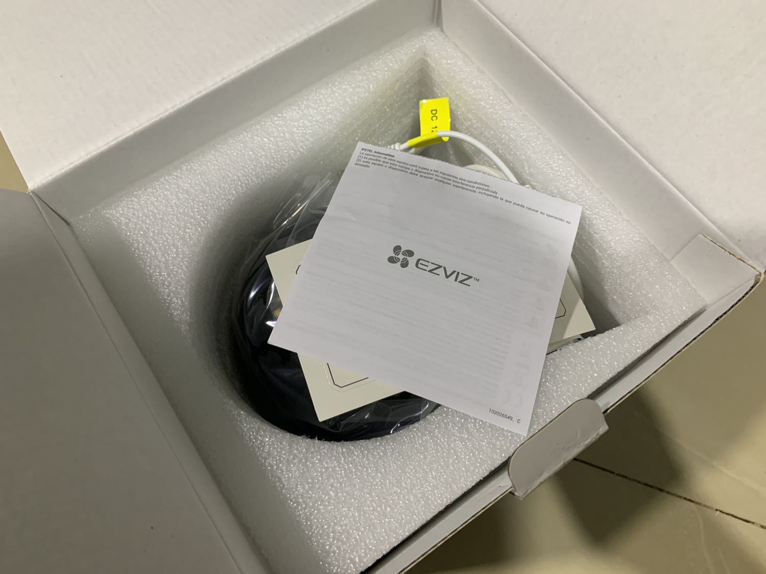 sản phẩm dễ xài, mình không lắp thẻ nhớ, xài chức năng cloud storage khá ok, chỉ lưu chuyển động nên không mất thời gian ngồi xem lại camera như loại gắn thẻ nhớ thông thường, cloud có độ trễ tầm 8 giây, tức là nếu cúp điện lúc 10:00 thì trên cloud chỉ lưu 9:59:52 trở về trước, ezviz cloud không có plan 3 days, chỉ có plan 7 days và 30 days, giá khá chát tầm 92k 1 tháng cho lưu cloud 7 ngày