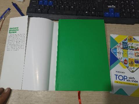 Bìa cứng, + 1 mã giảm giá khi mua 300k, 
Hình thức xịn xò đó, nội dung từ từ trải nghiệm