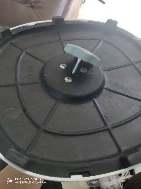 Quạt rất mát, công suất mạnh êm ái nhẹ nhàng, có remote khá nhạy và dễ sử dụng pin rời mình có thể tự lắp vào nên không sợ hết pin đóng gói nhanh chóng . giá cả tuyệt vời.